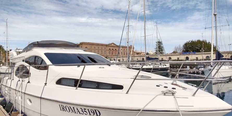 Azimut 46