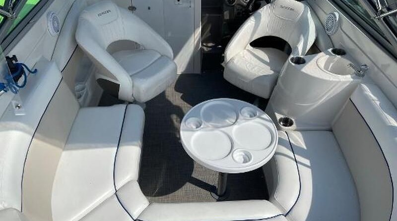 Rinker 246 CB