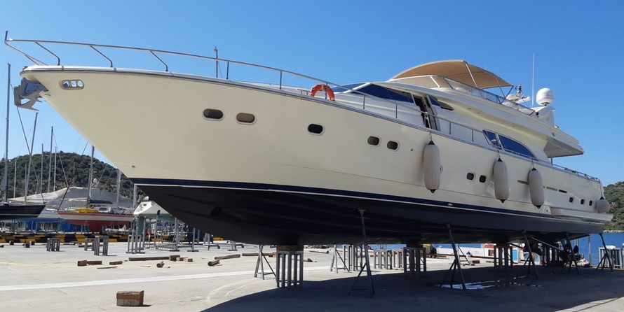 Ferretti Yachts 80