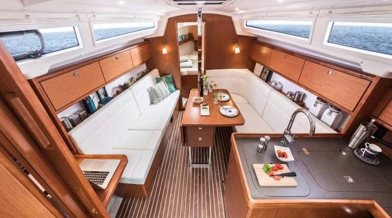 Bavaria Cruiser 34 - 3 cab