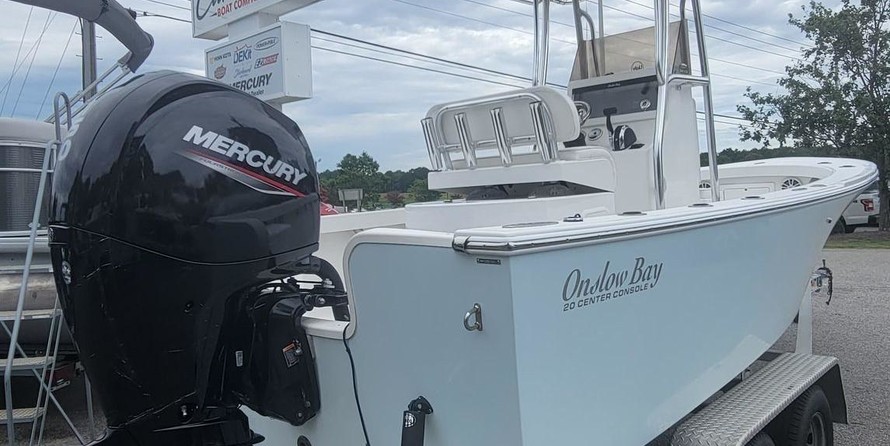 Hydra-sports bay bolt 2000 center console