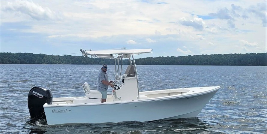 Hydra-sports bay bolt 2000 center console