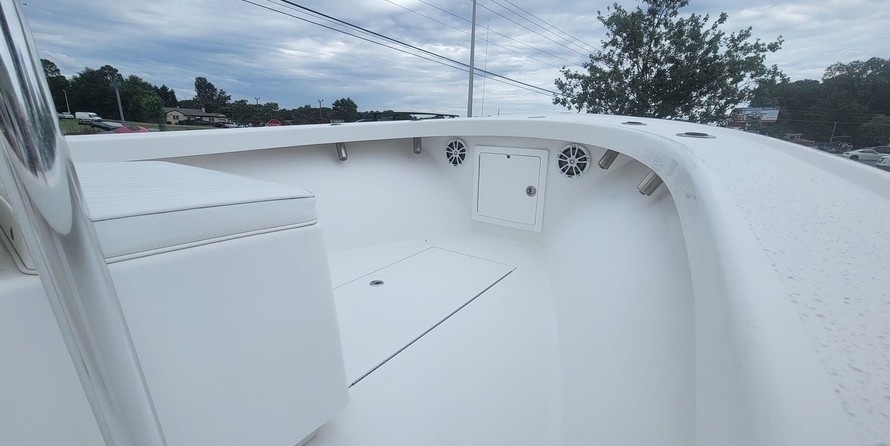 Hydra-sports bay bolt 2000 center console