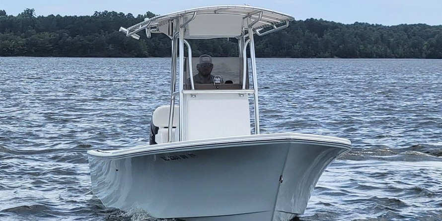 Hydra-sports bay bolt 2000 center console