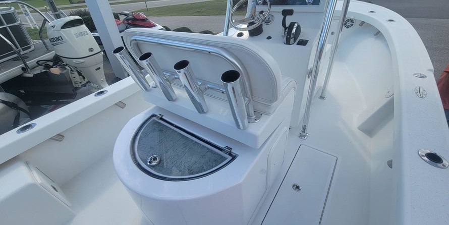 Hydra-sports bay bolt 2000 center console