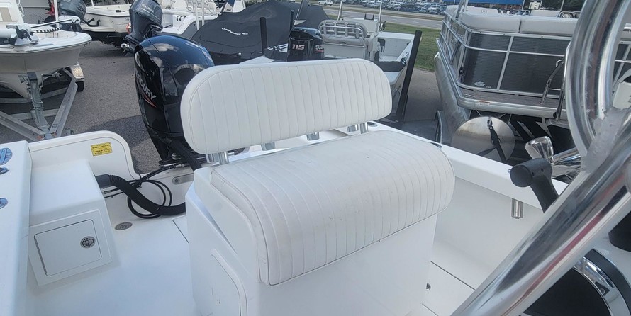 Hydra-sports bay bolt 2000 center console