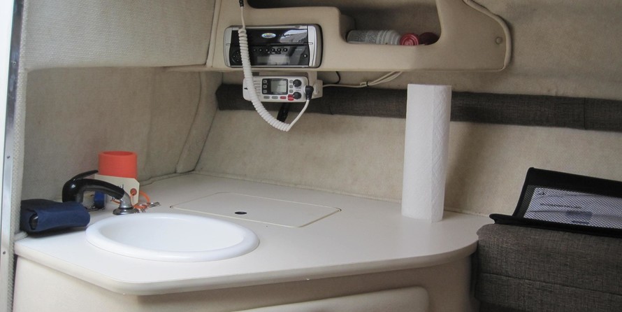 Sea ray 215 express cruiser