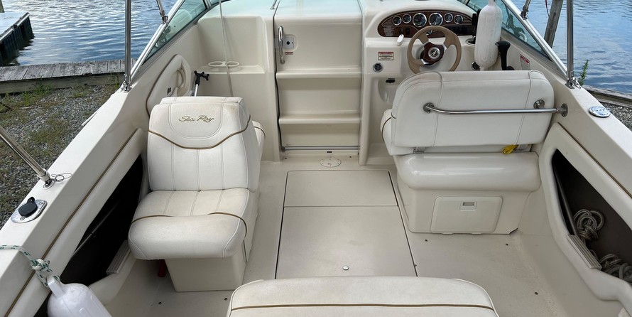 Sea ray 215 express cruiser