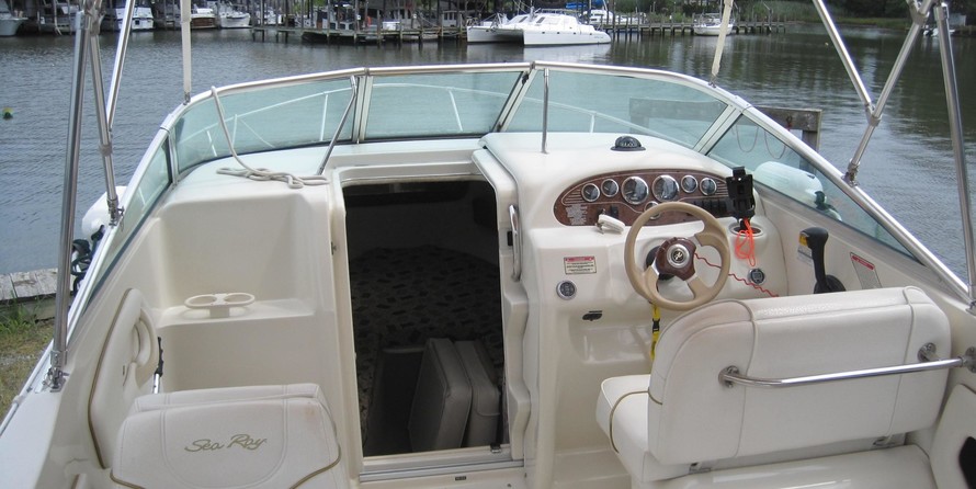 Sea ray 215 express cruiser