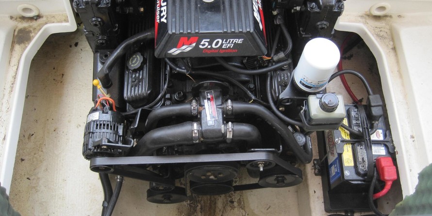 Sea ray 215 express cruiser