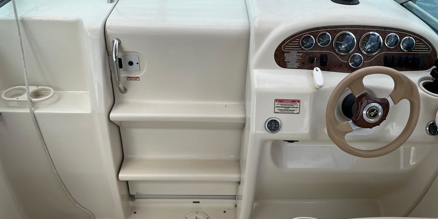 Sea ray 215 express cruiser