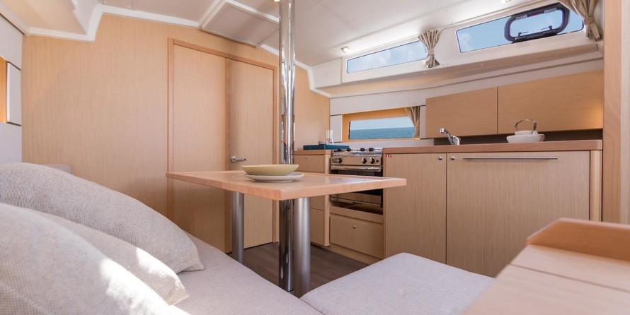 Beneteau Oceanis 38.1