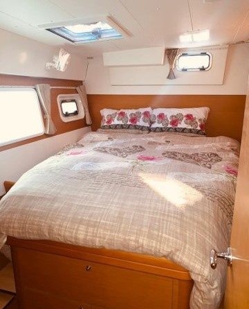 Lagoon 421