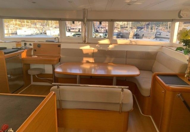 Lagoon 421