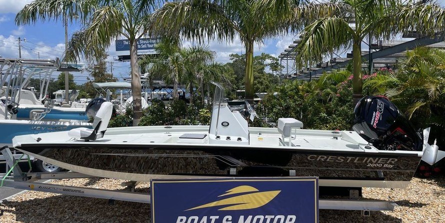 Crestliner 2000 Bay