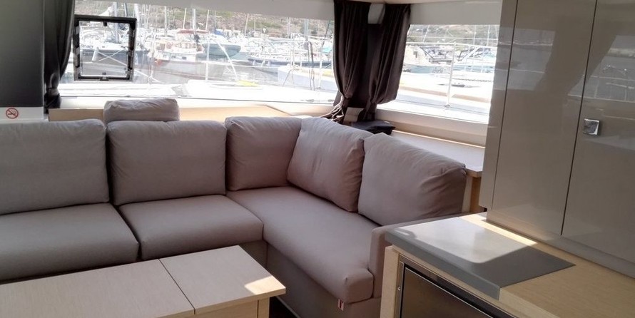 Fountaine Pajot Helia 44
