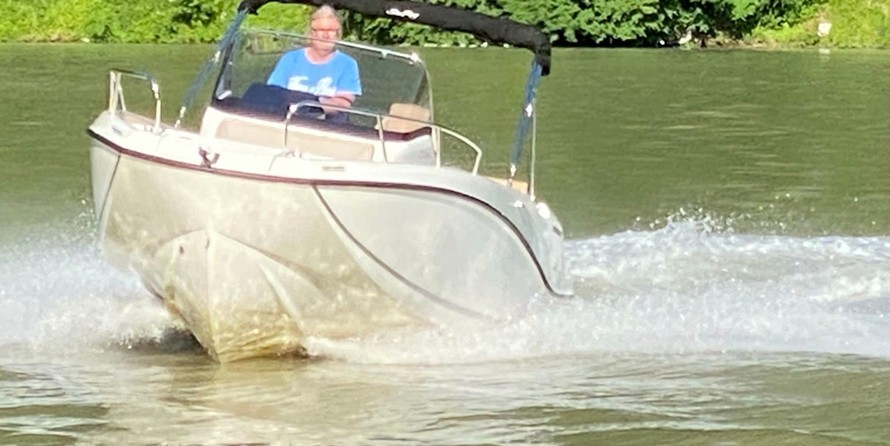 Quicksilver Activ 675 Open