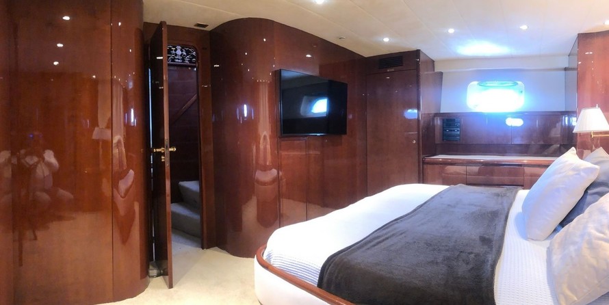 Falcon Yachts 80 fly