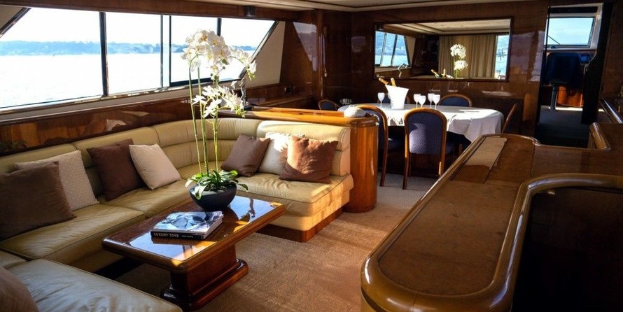 Falcon Yachts 80 fly