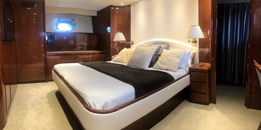 Falcon Yachts 80 fly