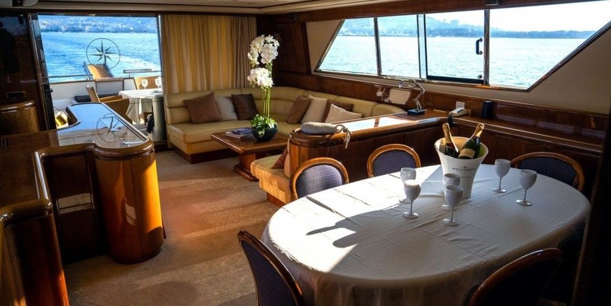 Falcon Yachts 80 fly