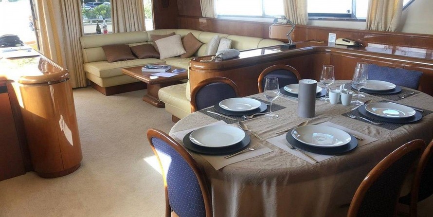 Falcon Yachts 80 fly