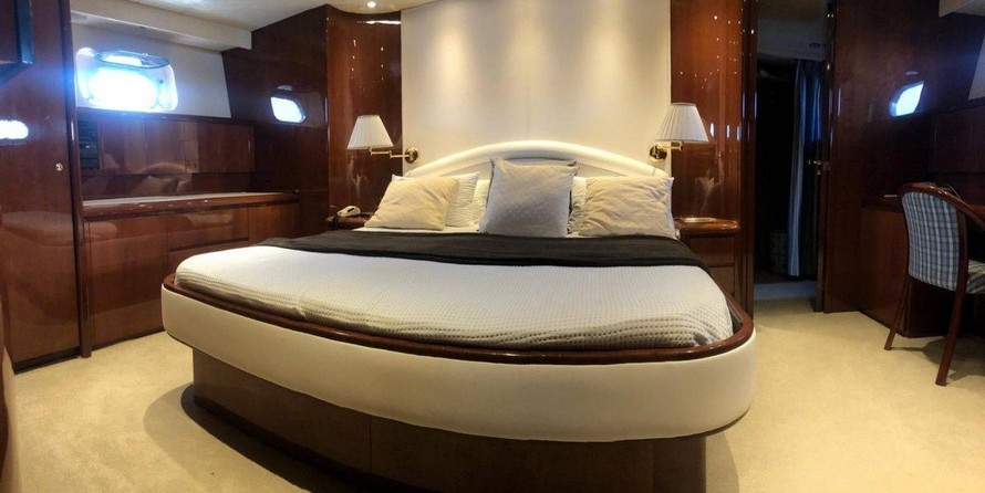 Falcon Yachts 80 fly