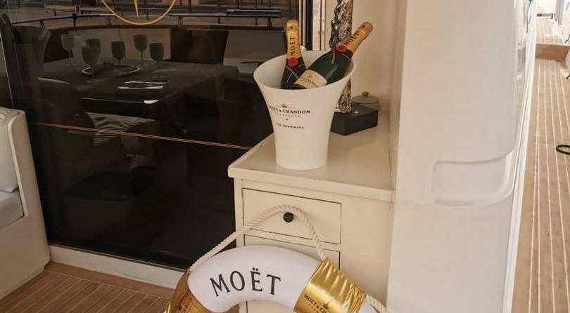 Falcon Yachts 80 fly