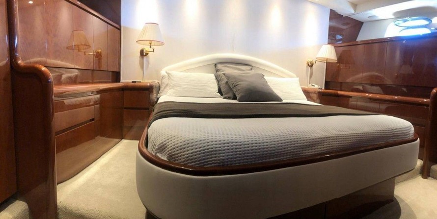 Falcon Yachts 80 fly