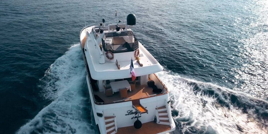 Falcon Yachts 80 fly