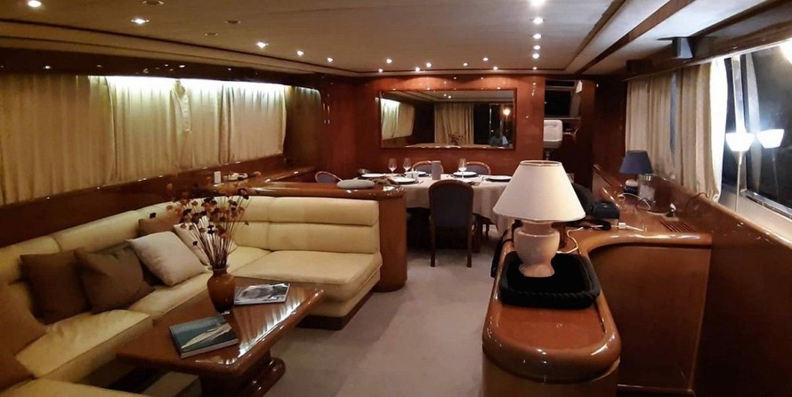 Falcon Yachts 80 fly