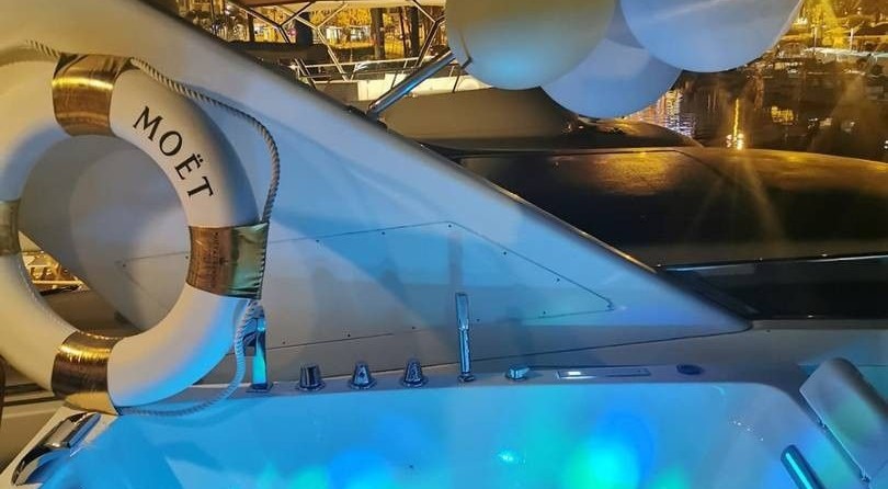 Falcon Yachts 80 fly