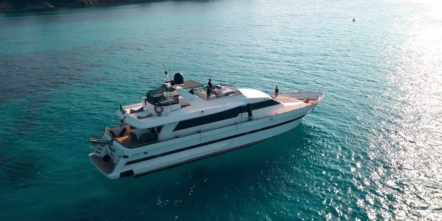 Falcon Yachts 80 fly