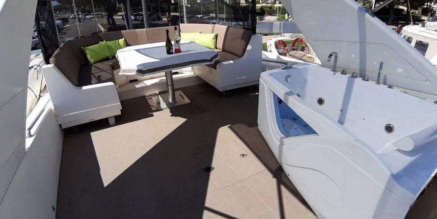 Falcon Yachts 80 fly