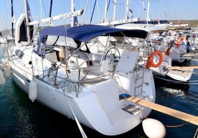 Beneteau Oceanis 43