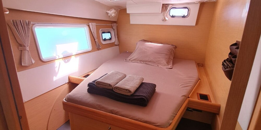 Lagoon 421