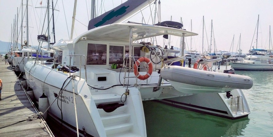 Lagoon 421