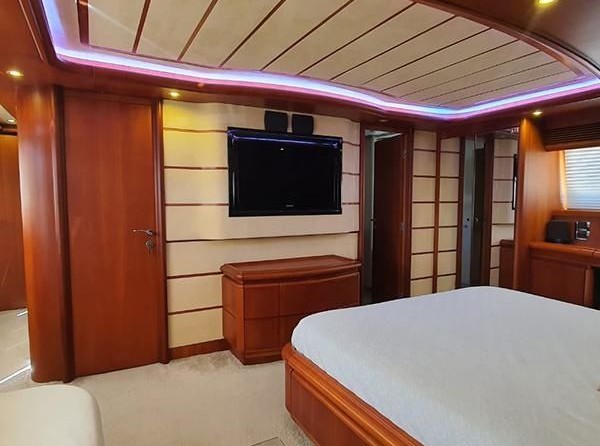 Ferretti 94