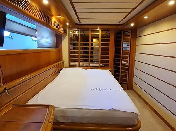 Ferretti 94