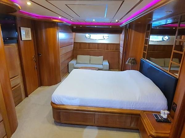 Ferretti 94
