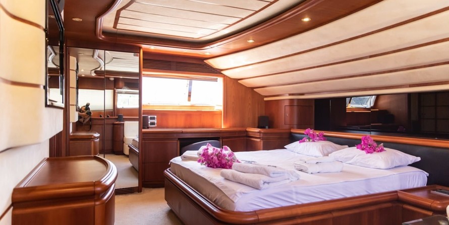 Ferretti 94