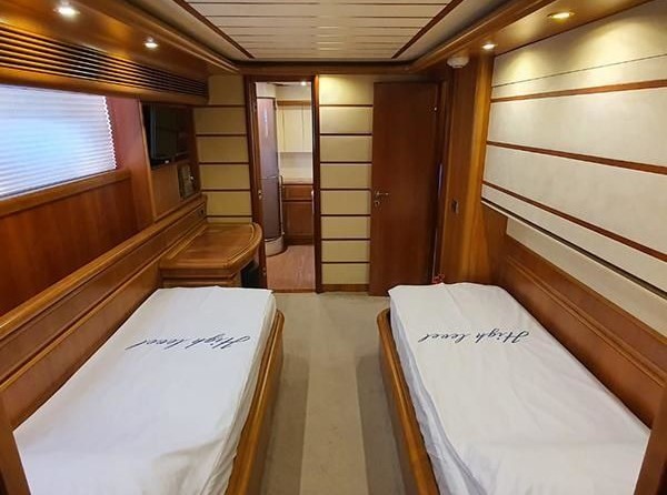 Ferretti 94