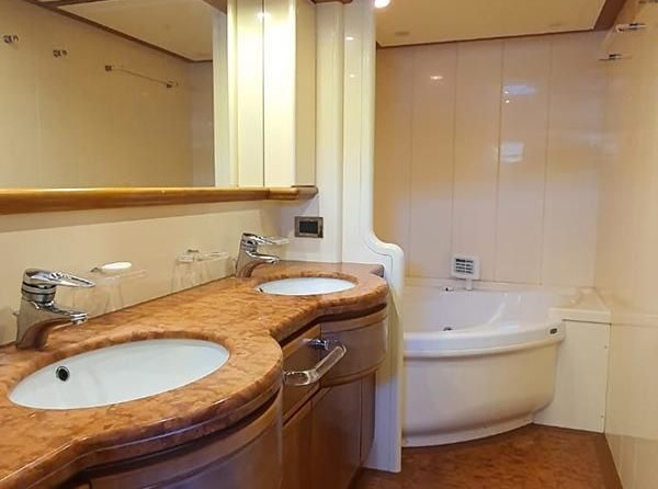 Ferretti 94