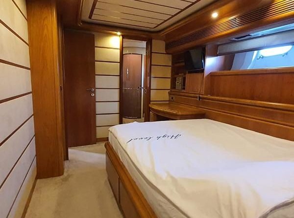 Ferretti 94