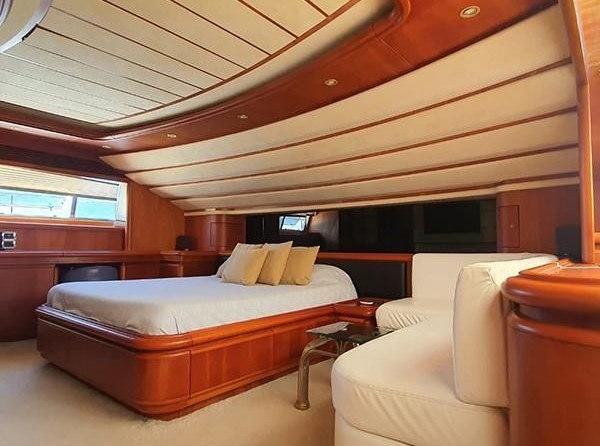 Ferretti 94