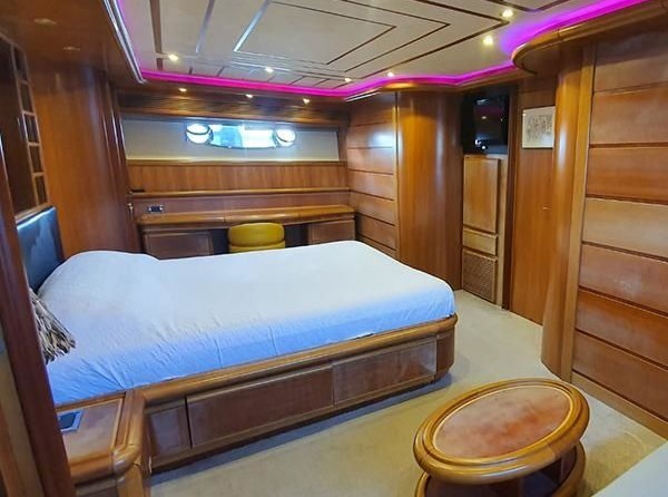 Ferretti 94