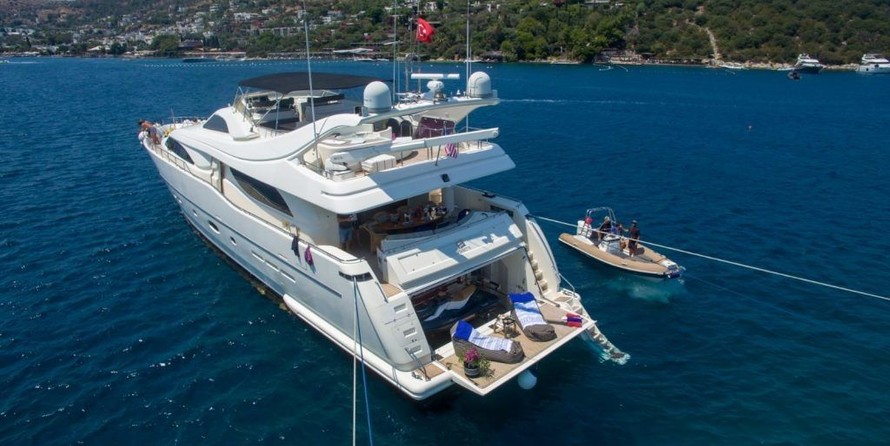 Ferretti 94