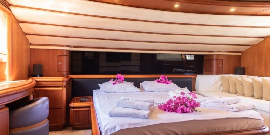 Ferretti 94