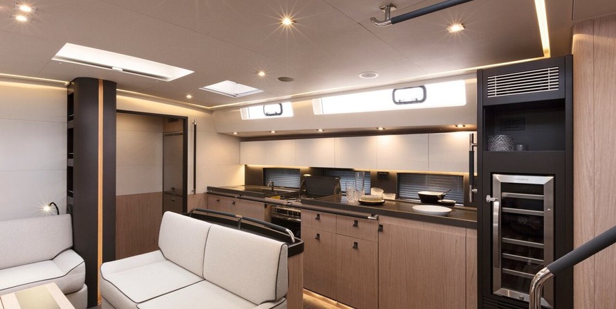 Beneteau Oceanis Yacht 62