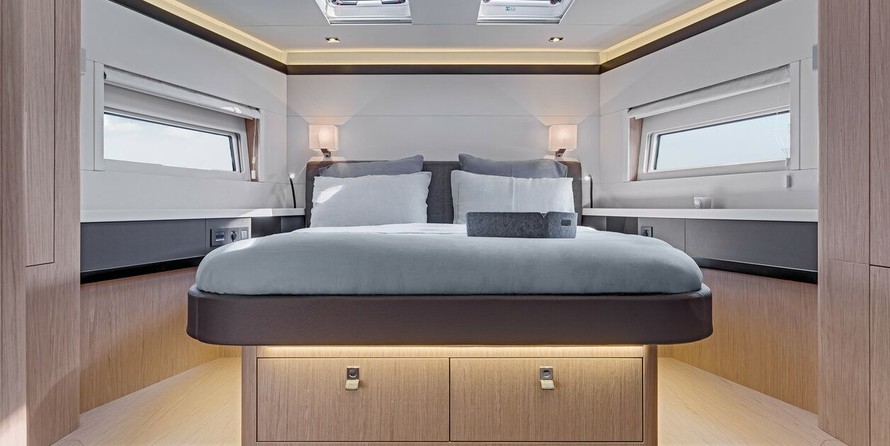 Beneteau Oceanis Yacht 62